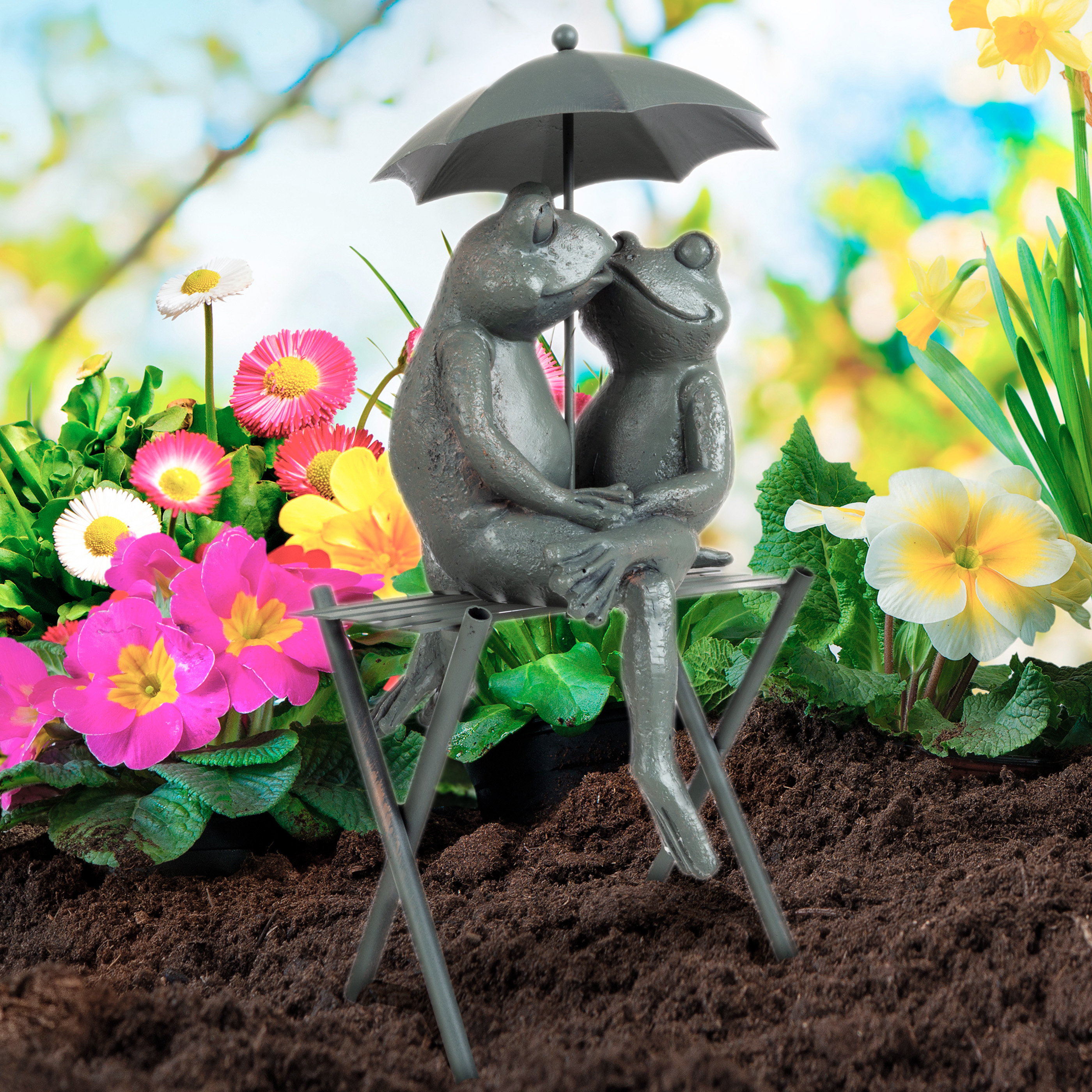 Garden Decor Statue Frog Couple on Bench Romantic Kissing Frogs Flower Bed - Picture 4 of 8
